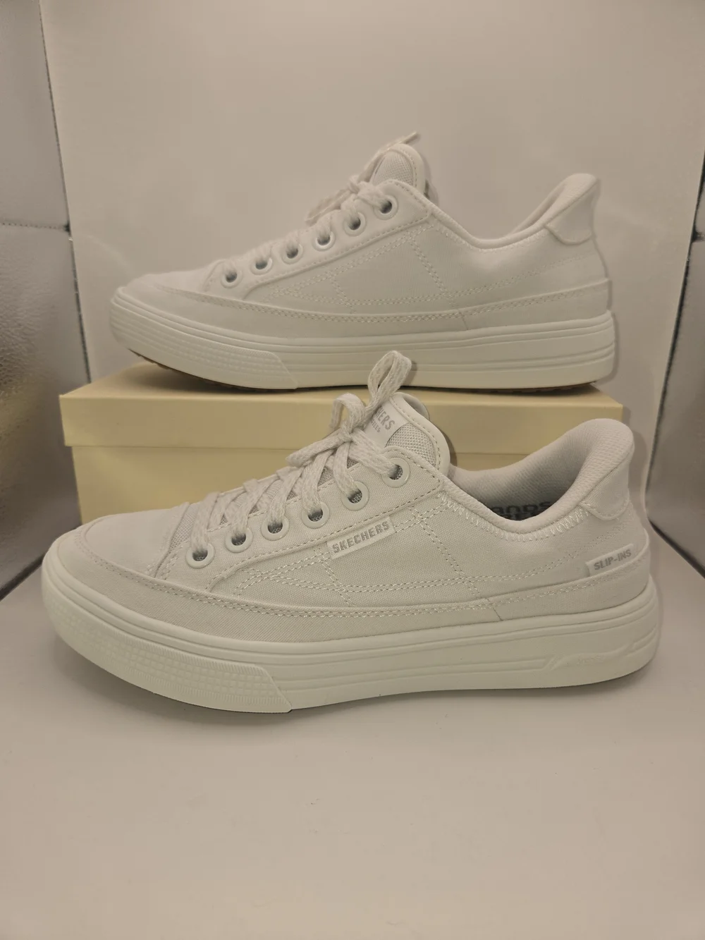Skechers Mens Arch Fit Arcade. Size 7.5